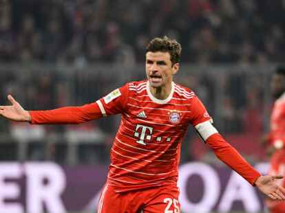 Nach dem Platzverweis f&uuml;r Dayot Upamecano musste Thomas M&uuml;ller das Feld aus taktischen Gr&uuml;nden fr&uuml;h verlassen.