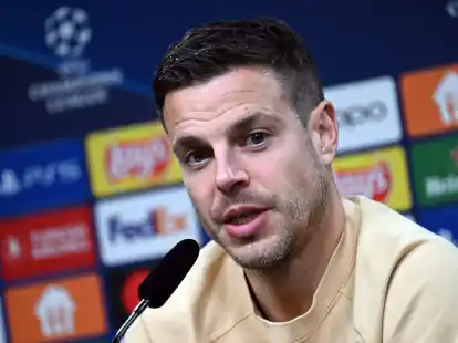 Cesar Azpilicueta wird wegen einer schweren Kopfverletzung im Krankenhaus behandelt.