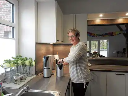 Tee kochen, sich im die G&auml;ste k&uuml;mmern &ndash; Claudia Iken ist stets zur Stelle, wenn es um die Arbeit neuen Dorfgemeinschaftshaus geht.
