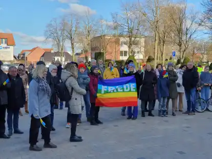 Anl&auml;sslich des inzwischen ein Jahr in der Ukraine tobenden russischen Angriffskriegs haben 250 Menschen auf dem Cloppenburger Marktplatz f&uuml;r Frieden demonstriert.