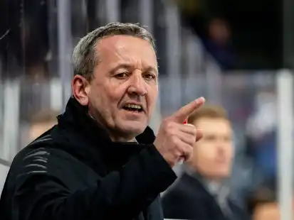 Steuert mit Bremerhaven auf die Pre-Playoffs zu: Trainer Thomas Popiesch