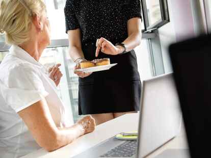 Wer ein warmes Schokok&uuml;chlein angeboten bekommt, kann selten widerstehen. Wenn beim Genie&szlig;en dann ein fl&uuml;ssiger Kern hinausl&auml;uft, ist die &Uuml;berraschung gelungen.