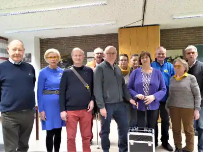 Unterst&uuml;tzung f&uuml;r Menschen mit Seheinschr&auml;nkungen oder Sehverlust: (v.li.) Claus Ripken, Ingrid Foken, Ulrich Kuntze, Dieter Kerbel, Helmut H&uuml;lsmann, Marion Brinkmann, Gabi Freese, Petra Leuning, Lutz Freese, Inge Oeltjenbruns und Roland K&ouml;nig.