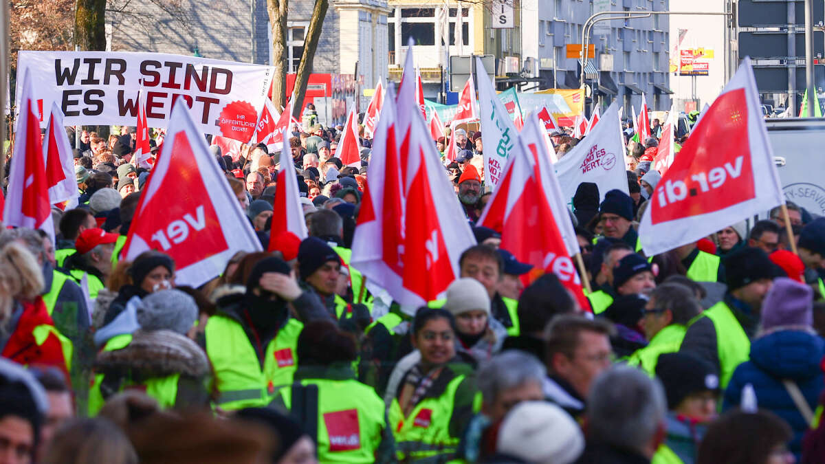 Verdi Kündigt Warnstreiks Im ÖPNV Am Freitag An – Zahlreiche Städte ...