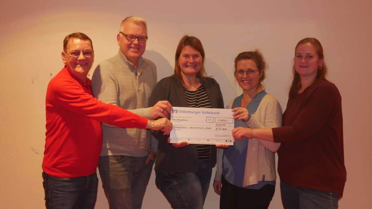 Grundschule Lienen Schulhof bekommt neues Spielgerät Volksbank