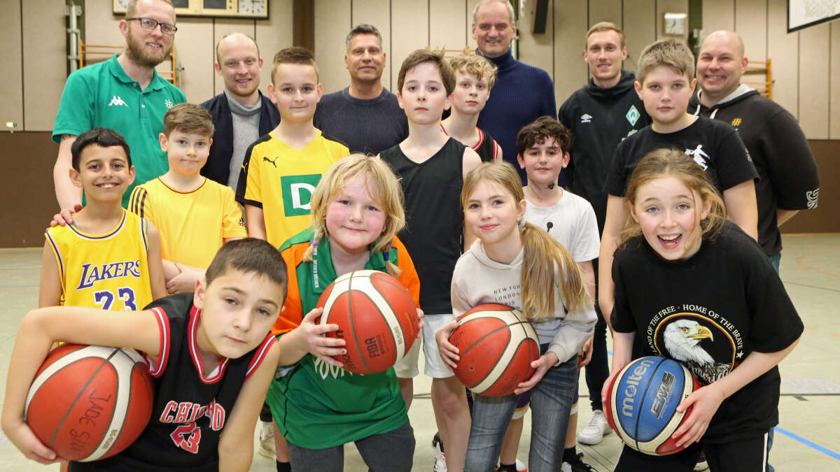 Henning Harnisch zu Besuch bei Basketballern in Wilhelmshaven