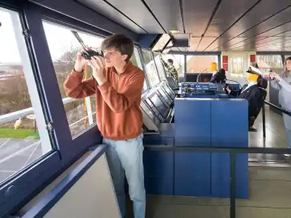 Alles im Blick: Im Juttersmuseum auf Texel l&auml;sst sich das Steuerhaus einer ausrangierten F&auml;hre besichtigen.