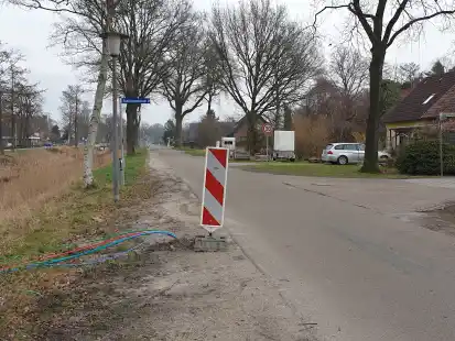 Der Einm&uuml;ndungsbereich Am Kanal/Neue Siedlung in Augustfehn II:  Mit Geldern aus der Dorfentwicklung wird auch dieser  Bereich als Zufahrt zum Familienzentrum neu gestaltet.