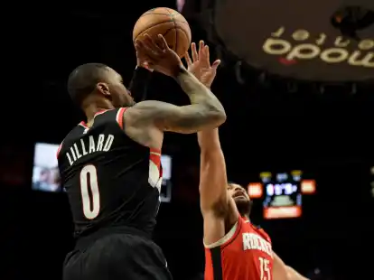 Erwischte gegen Houston einen Sahnetag: Portlands Damian Lillard (l).