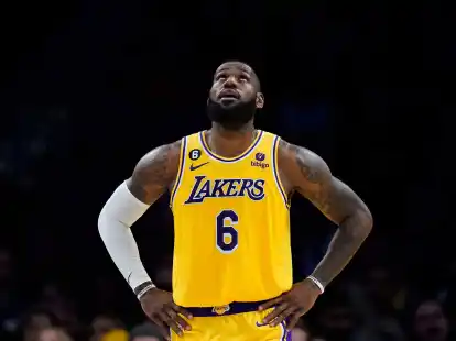 Hat Probleme mit dem rechten Fu&szlig;: Lakers-Superstar LeBron James.