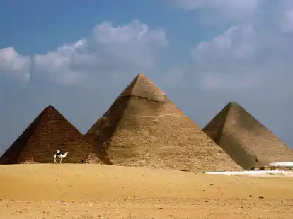 Die Pyramiden des Mykerinos, des Chephren und Cheops (v.l.n.r.).