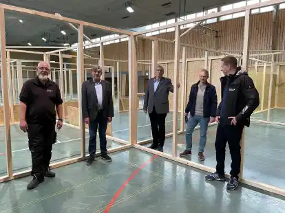 Ab Anfang Oktober wurde die Halle als Sammelunterkunft f&uuml;r Kriegsfl&uuml;chtlinge hergerichtet &ndash; B&uuml;rgermeister und Vertreter des Landkreises informierten damals &uuml;ber die Umbau-Pl&auml;ne. Als Unterkunft genutzt wurde die Halle nie.