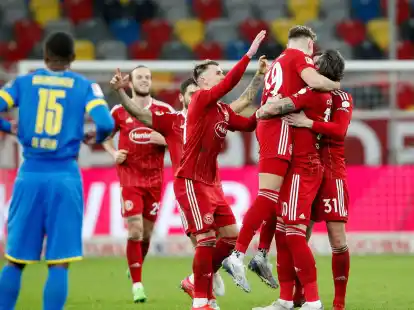 Fortuna D&uuml;sseldorf bleibt nach dem Heimsieg gegen Eintracht Braunschweig auf Tuchf&uuml;hlung zu den Aufstiegspl&auml;tzen.
