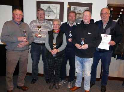 Auf der Jahreshauptversammlung: Edo Schweers (von links), Michael Leitzke, Herta Schwanewede, Herbert Strosetzky, Detlef W&uuml;bbeler und Dieter Br&uuml;ning