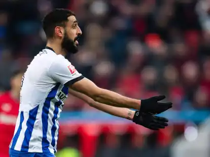 Herthas Tolga Cigerci reagiert w&auml;hrend der Partie gegen Leverkusen.