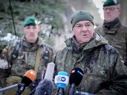 Heute seien &laquo;Polen, das Baltikum und andere L&auml;nder die Ostflanke&raquo;, sagt Verteidigungsminister Pistorius beim Besuch des Truppen&uuml;bungsplatzes Pabrade in Litauen.