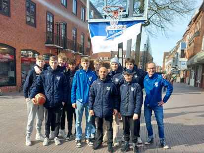 Im vergangenen Jahr sammelten die Basketballer von BW Borssum Spenden f&uuml;r die Ukraine in der Innenstadt. Diesmal sind sie im Emder DollartCenter (DOC) unterwegs und sammeln f&uuml;r die Erdbebenopfer in der T&uuml;rkei und Syrien.