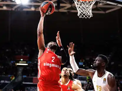 Corey Walden (l) und die Bayern gewannen ihr Heimspiel gegen Lyon-Villeurbanne.