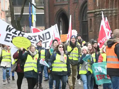 Eine Verdi-Demonstration von Mitarbeitern in sozialen Berufen und im Erziehungsdienst fand am Mittwoch in Oldenburg statt.
