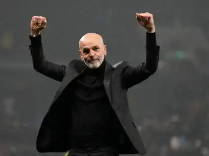 AC Mailand-Coach Stefano Pioli jubelt.