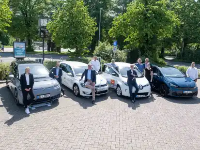 Erster Ansatz f&uuml;r eine Mobilit&auml;tsstation: Am Pferdemarkt gibt es Autos der Carsharing-Anbieter, dahinter ist Platz f&uuml;r E-Scooter und Leihfahrr&auml;der, alles unweit der n&auml;chsten Bushaltestelle.