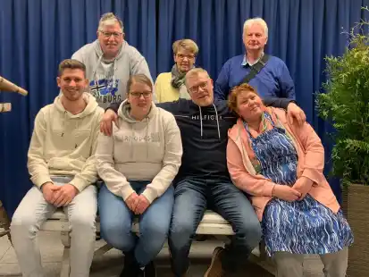 Die Darsteller des Theatervereins Friesoythe freuen sich auf die Premiere ihres neuen St&uuml;cks (von links): Felix Wulfers, Werner Schumacher, Friederike Kr&ouml;ger, Andrea Loschen, R&uuml;diger Hempen, Doris Berndmeyer und Gregor L&uuml;bbers.