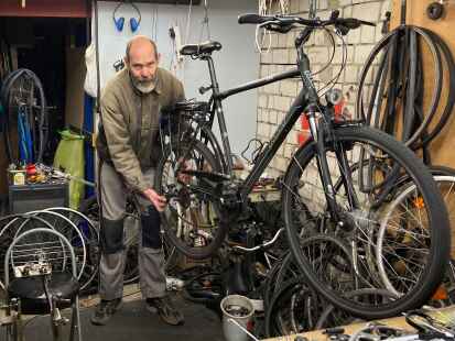specialized gravel bike 2022 Diverge Comp Carbon AXS 10g Batikfarbe Textilfarbe Stofffarbe Farbe:COAL'N'BLACK far from cars and Schwiegervater