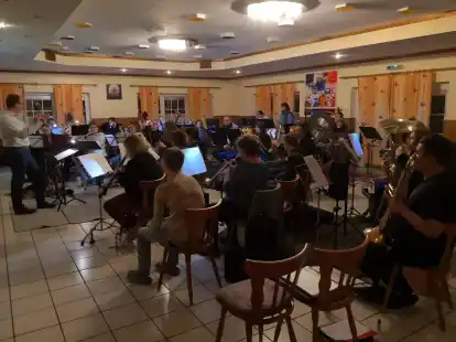 Bei einem Probewochenende hat sich die JSK Tell Hollen auf die diesj&auml;hrige Saison mit ihrem 50-j&auml;hrigen Jubil&auml;um vorbereitet.