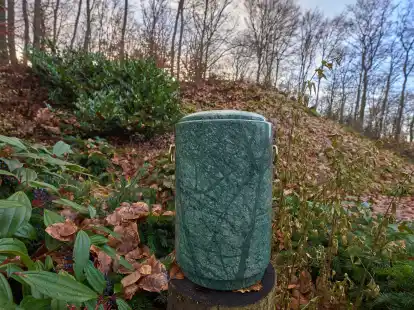 Die Zahl der Bestattungsw&auml;lder w&auml;chst. Doch der Klimawandel setzt den B&auml;umen mancherorts stark zu.