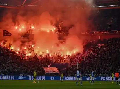Einige BVB-Anh&auml;nger sollen sich beim Derby antisemitisch ge&auml;u&szlig;ert haben.