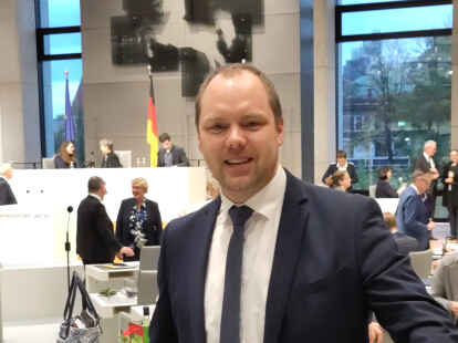 Statt Finanzamt nun der Landtag: Bj&ouml;rn Meyer wurde im Oktober 2022 knapp zum Ammerl&auml;nder Direktkandidaten gew&auml;hlt und vertritt nun zusammen mit dem CDU-Landtagsabgeordneten Jens Nacke die Interessen des Wahlkreises in Hannover.