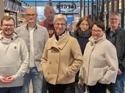 Der Vorstand des CSD Cloppenburg: Miguel Rudolph (von links), Nino Rudolph, Michael Stomberg, Mechthild Brinkmann, Petra Berndt, Babette B&ouml;ckmann-Grabosch und Johannes Stadtsholte.