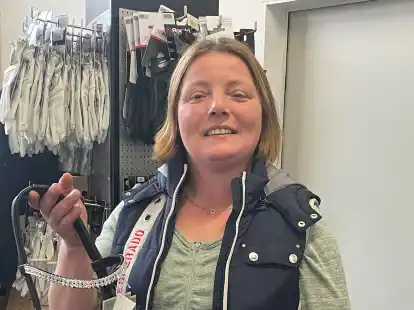 Brigitte M&uuml;ller ist neue Inhaberin des Gesch&auml;fts Reitsport Jade in Linswege.