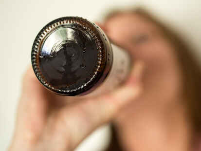 Auch im Jahr 2022 war die Alkoholsucht die verbreitetste in Friesland (Symbolbild).