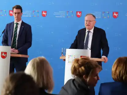 Der Ministerpr&auml;sident von NRW, Hendrik W&uuml;st (CDU, l), und Niedersachsens Ministerpr&auml;sident Stephan Weil (SPD).
