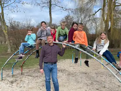 Die Kinder der Grundschule Roffhausen haben mit Udo Ehmann endlich einen neuen Schulleiter.