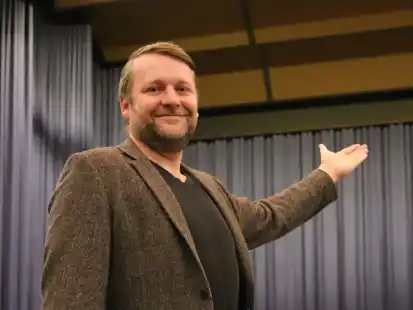 Der 42-j&auml;hrige  Tjaark Philipp Meyer aus Bar&szlig;el m&ouml;chte gerne auf dieser B&uuml;hne in der der Aula der IGS in Bar&szlig;el das Musical &bdquo;Linie 1&ldquo; auff&uuml;hren.