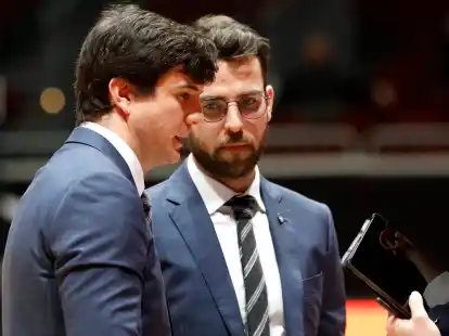 Einst mit Oldenburgs heutigem Trainer Pedro Calles (links, im M&auml;rz 2022) bei den Hamburg Towers an der Seitenllinie: An diesem Sonntag trifft Benka Barloschky im direkten Duell auf seinen alten Chef.