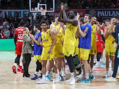 Alba Berlin hat sich mit 76:75 gegen den FC&nbsp;Bayern M&uuml;nchen durchgesetzt.