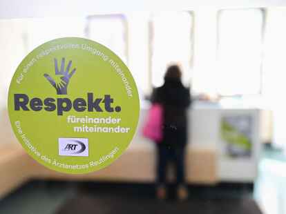 Verbale Attacken und &Uuml;bergrifflichkeiten gegen Praxispersonal:&nbsp;Mit der Aktion &laquo;Respekt f&uuml;reinander miteinander&raquo; wollen &Auml;rzte in Baden-W&uuml;rttemberg mehr Bewusstsein f&uuml;r das Problem schaffen wollen.