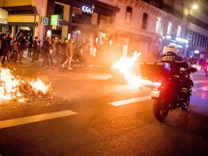 Die Polizei ist bei gewaltt&auml;tigen Protesten in Paris im Einsatz.