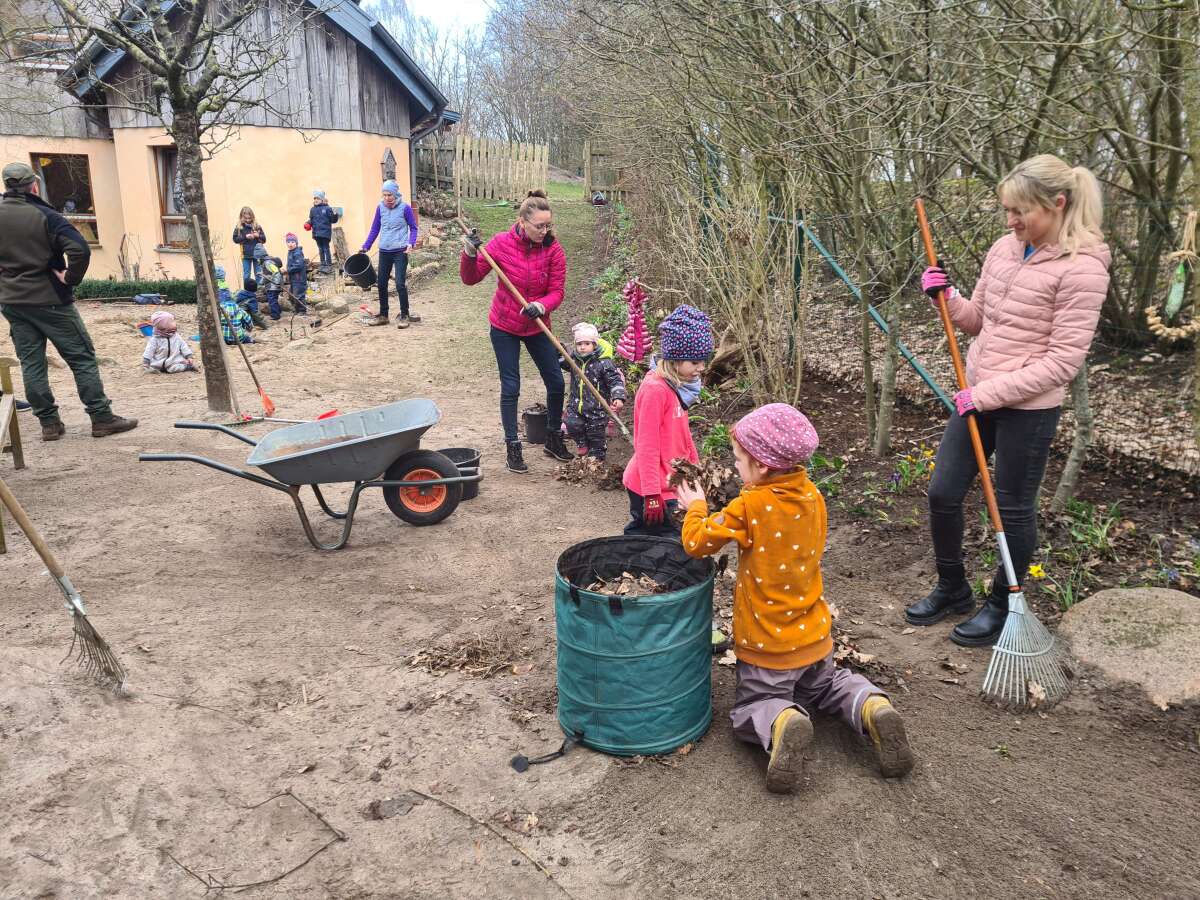 Waldorfkindergarten Wildeshausen: Außengelände nach dem Gartentag fit