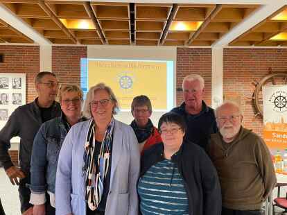 Der Vorstand im B&uuml;rgerverein Sande hat sich verschlankt (von links): J&uuml;rgen Conrad (Festausschuss), Ute Ro&szlig;kamp und Sylke L&uuml;bben (beide Vorsitzende), Ute Conrad (Festausschuss), Britta Kranzioch (Protokoll), Wilfried Wurst (Kasse) und Theo Kerker (plattdeutsche Runde).