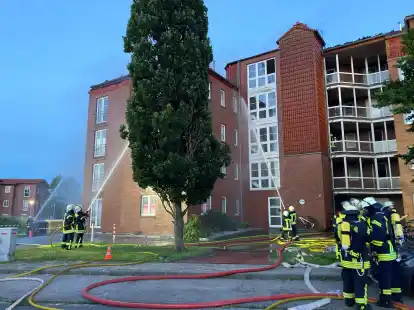 Durch den Dachstuhlbrand, den eine 50-j&auml;hrige Emderin gelegt haben soll, verloren 42 Bewohner ihr Zuhause. Am Mittwoch begann der Prozess vor dem Auricher Landgericht.