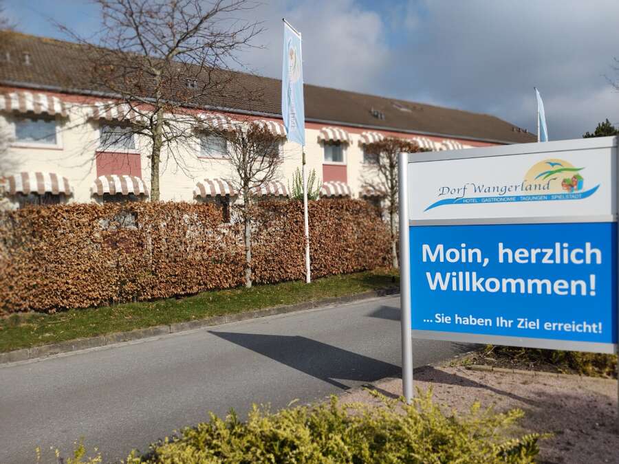Flüchtlingsunterkunft Spielstadt im „Dorf Wangerland“ bei Hohenkirchen