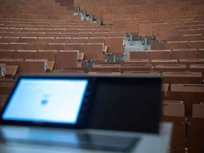 Ein&nbsp;Reformvorschlag des Bildungsministeriums sieht vor, Wissenschaftler in der Postdoc-Phase nur noch f&uuml;r drei Jahre befristet zu besch&auml;ftigen.