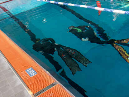 Luft holen, abtauchen, schwimmen, auftauchen, Luft holen, abtauchen &ndash; und das im Wechsel 24 Stunden lang.  Keine leichte Aufgabe, die sich die vier Apnoe-Taucher da selbst gestellt hatten.