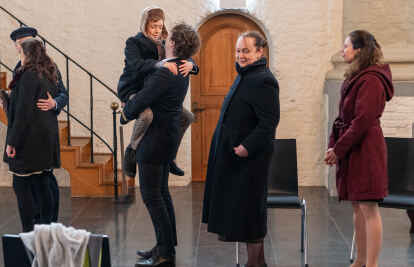 Kost&uuml;mprobe in der Neuen Kirche, dem Auff&uuml;hrungsort des Theaterst&uuml;cks um das Ungl&uuml;ck der &bdquo;Melanie Schulte&ldquo;.