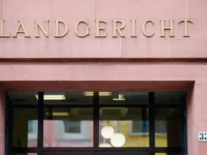 Der Haupteingang des Landgerichts. Im Streit um den Weg &uuml;ber eine Parzelle hat das Landgericht Frankenthal die Klage eines Ehepaars abgewiesen.