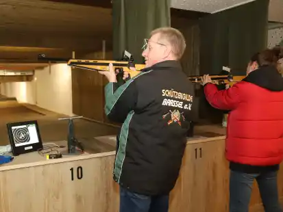 Die Kleinkaliber-Schie&szlig;anlage der Sch&uuml;tzengilde Bar&szlig;el wurde saniert und modernisiert. Die ersten Probesch&uuml;sse  wurden bereits abgegeben.